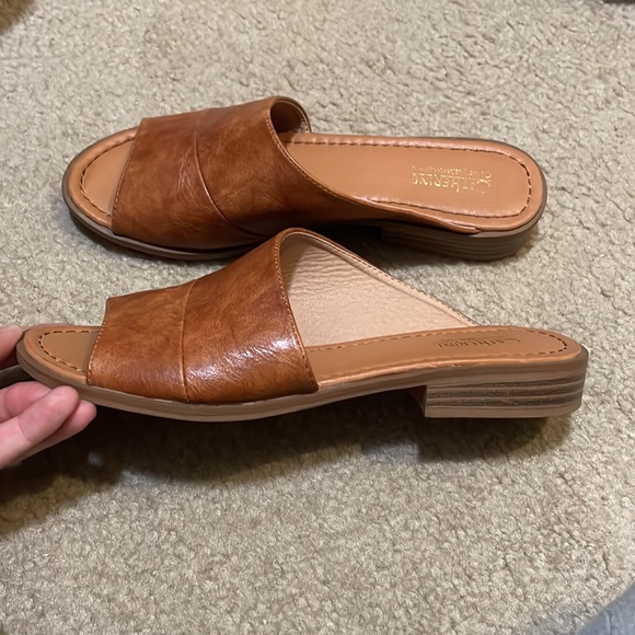 ❤️‍🔥SOLD❤️‍🔥Brown Catherine Sandals - Picture 2 of 5